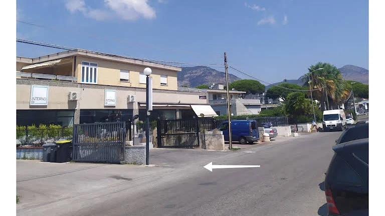 Esterno reale della sede Interno Bi a Terracina